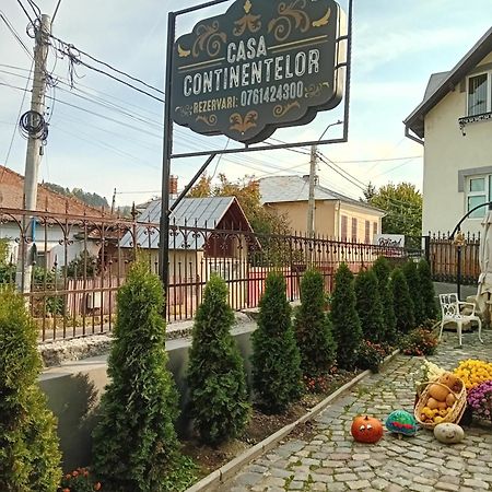 Casa Continentelor Hotel Campulung Luaran gambar