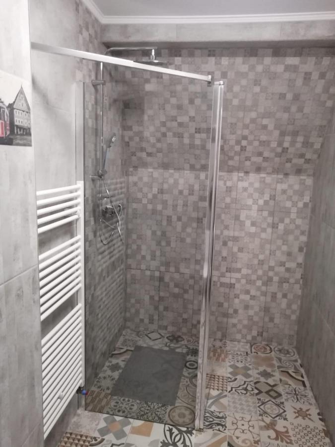Casa Continentelor Hotel Campulung Luaran gambar