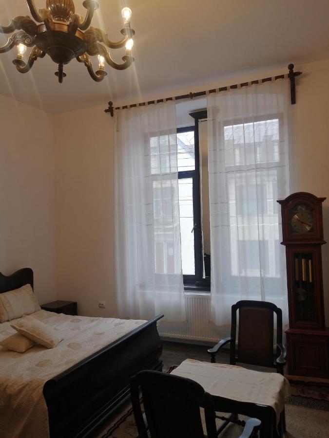 Casa Continentelor Hotel Campulung Luaran gambar