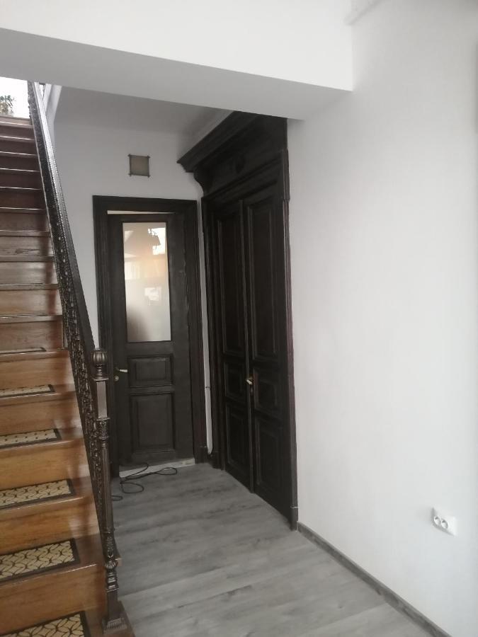 Casa Continentelor Hotel Campulung Luaran gambar