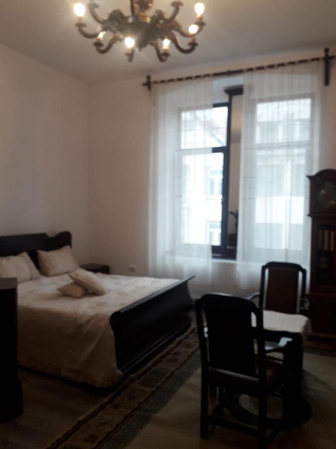 Casa Continentelor Hotel Campulung Luaran gambar