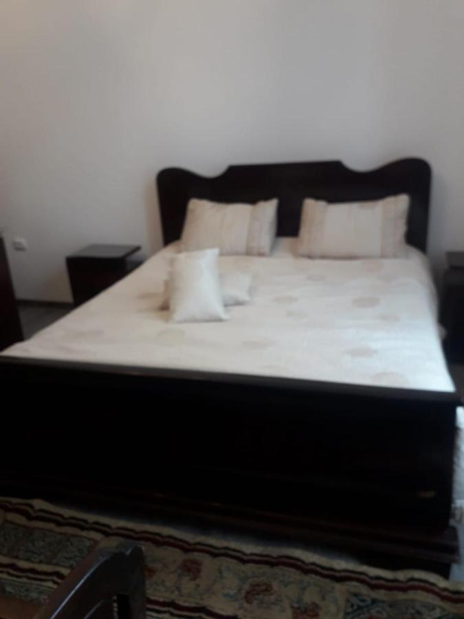 Casa Continentelor Hotel Campulung Luaran gambar