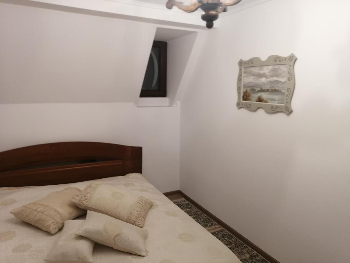 Casa Continentelor Hotel Campulung Luaran gambar