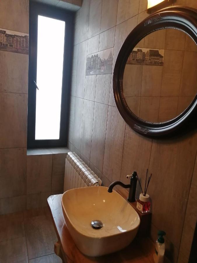 Casa Continentelor Hotel Campulung Luaran gambar