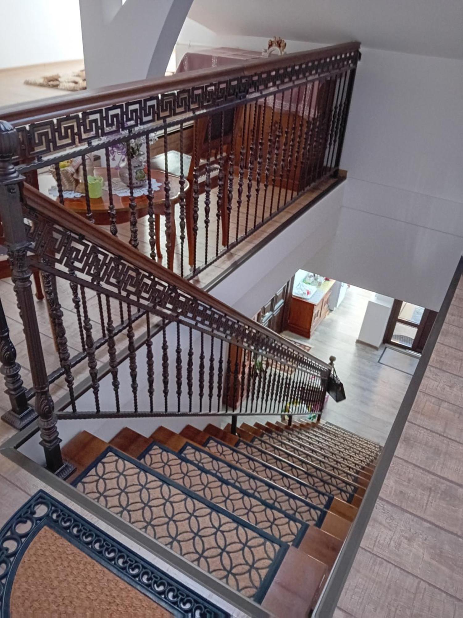 Casa Continentelor Hotel Campulung Luaran gambar
