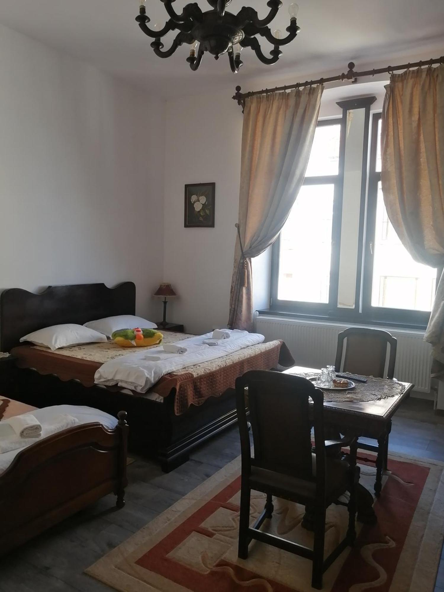Casa Continentelor Hotel Campulung Luaran gambar