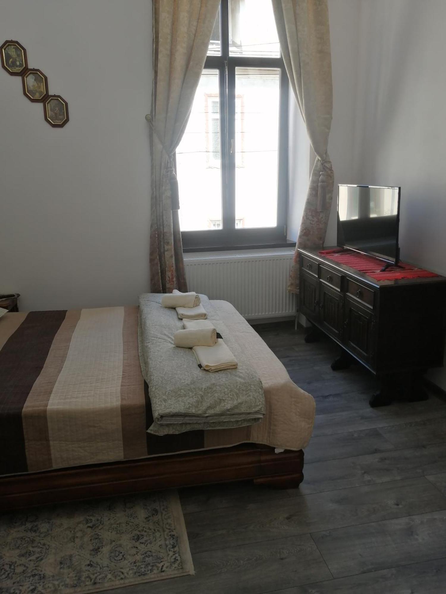Casa Continentelor Hotel Campulung Luaran gambar