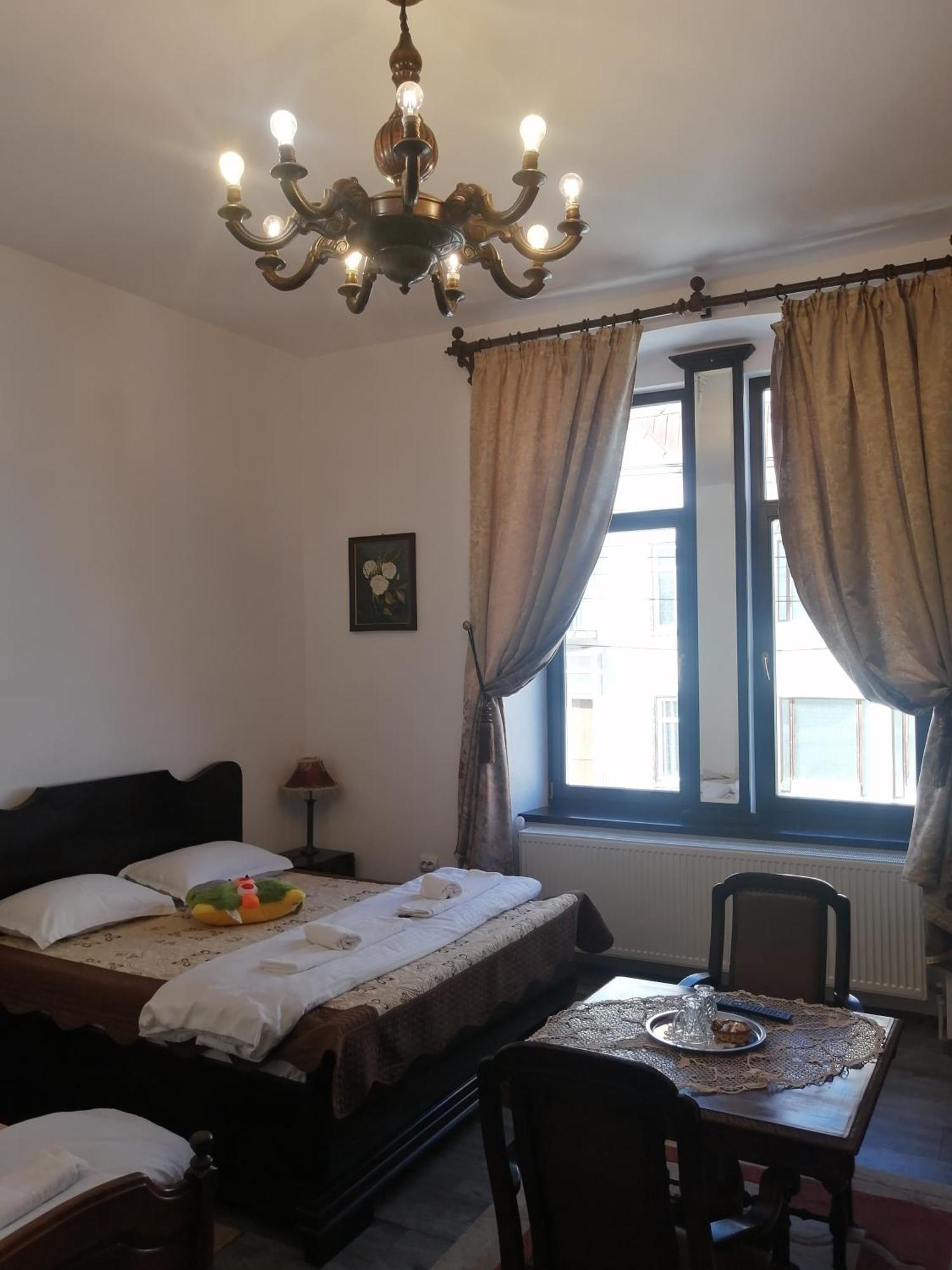Casa Continentelor Hotel Campulung Luaran gambar