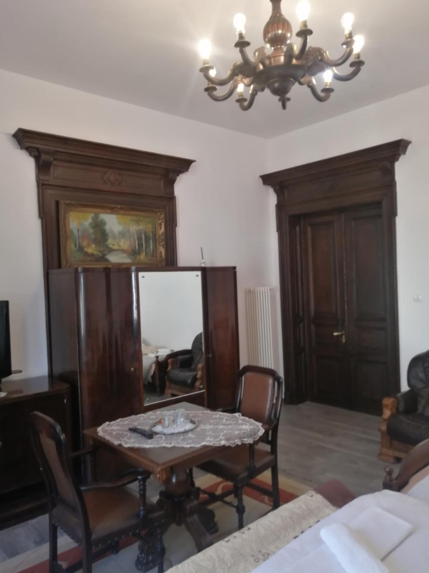 Casa Continentelor Hotel Campulung Luaran gambar